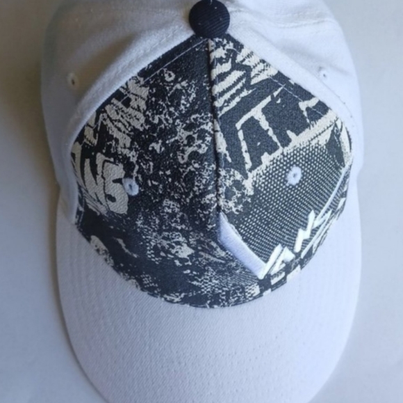 Vans 'off the wall' white and black flex fit hat Small/medium graffiti vans hat - Picture 12 of 15